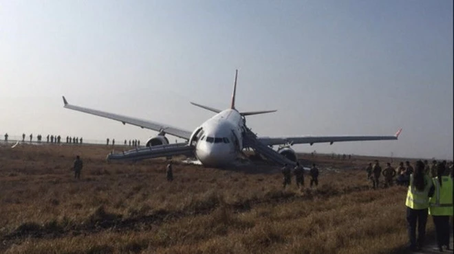 “Mổ” máy bay Thổ Nhĩ Kỳ vừa vỡ toác đầu ở Nepal