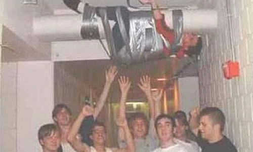 Đừng uống say khi lũ bạn còn tỉnh (2)