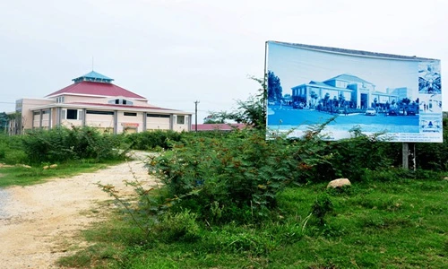 Cận cảnh khu chợ 55 tỷ đồng “đìu hiu" như nhà hoang