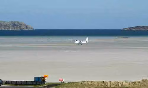 Ngắm 10 sân bay có view hạ cánh đẹp nhất thế giới