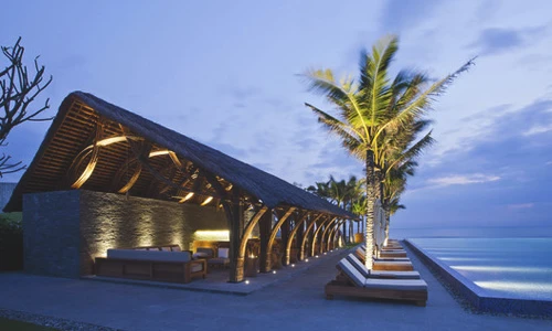 Quán bar Đà Nẵng gần biển gây ấn tượng trên báo Tây