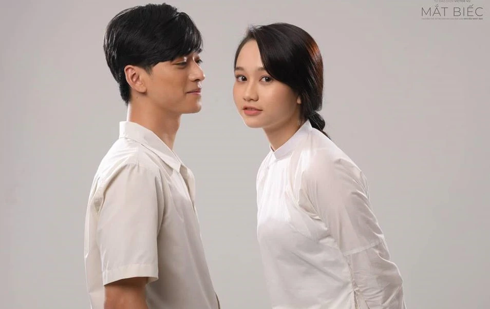 Vẻ hút hồn và phong cách thời trang lịch lãm của Trần Nghĩa trong “Mắt Biếc“