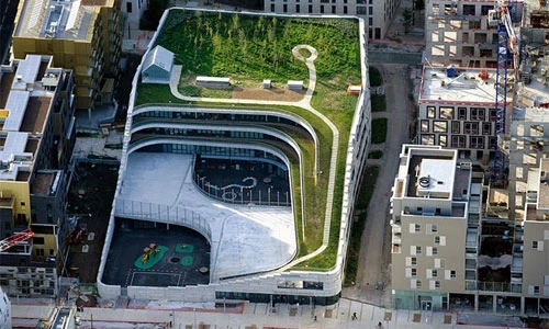 Ngỡ ngàng trường học mái xanh giữa Thủ đô sang trọng