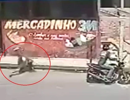 Chết cười với clip “Cái tội ăn trộm“