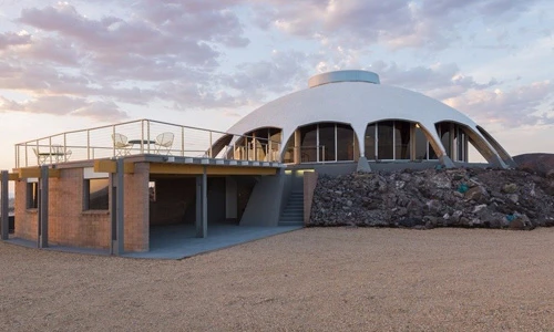 Tận mục ngôi nhà nằm đơn độc trên miệng núi lửa