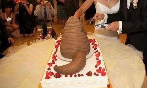 Khóc thét với những chiếc bánh cưới kỳ quặc nhất quả đất