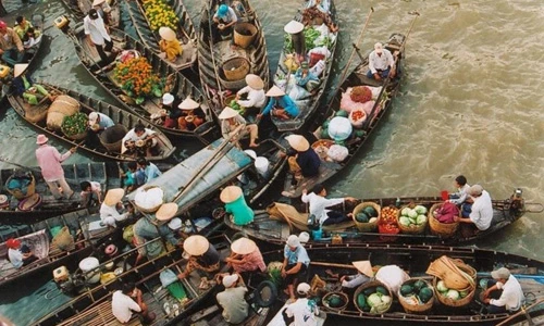 Những khu chợ nổi ấn tượng nhất Đông Nam Á