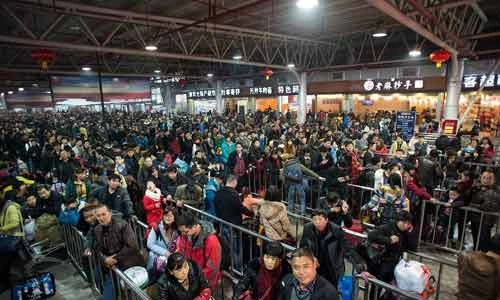 Dân Trung Quốc ùn ùn về quê ăn Tết gây quá tải