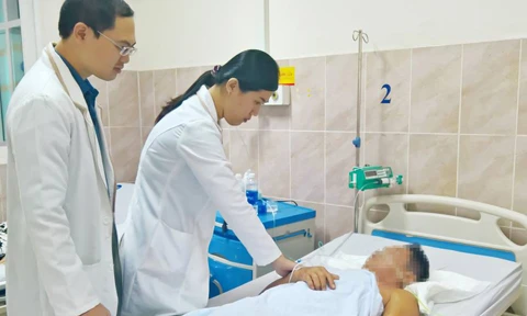 Ngã xe rồi về nhà ngủ, người đàn ông suýt tử vong