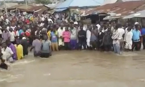 Ảnh: Lũ lụt khủng khiếp ở Nigeria, 13 người chết