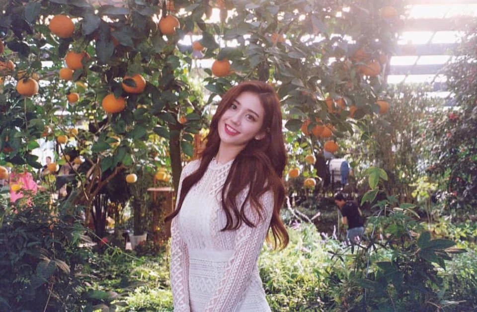 “Bông hồng lai” Jeon Somi thu hút nhờ gu thời trang trẻ trung