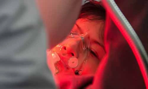 Cảnh sưởi ấm 12 nạn nhân vụ sập hầm ở bệnh viện