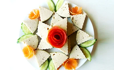 Một số cách bày giò chả ngày Tết đẹp miễn chê