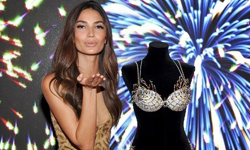 Ngắm nội y triệu đô tại Victoria's Secret Fashion Show 2015 
