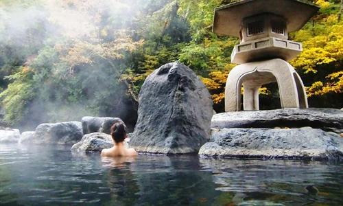 Mẹo giúp bạn không xấu hổ khi tắm chung ở Nhật