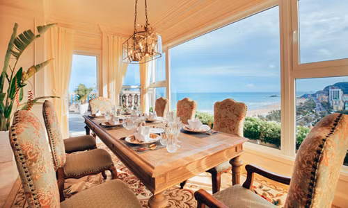 Nội thất xa xỉ trong penthouse triệu đô của hoa hậu Hà Kiều Anh