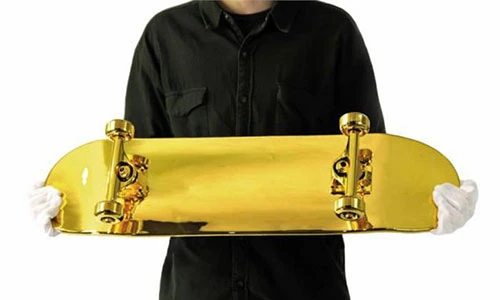 Cận cảnh ván trượt bằng vàng đắt nhất thế giới