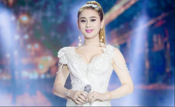 Bí quyết dưỡng da láng mượt như gái 20 của người đẹp chuyển giới Lâm Khánh Chi