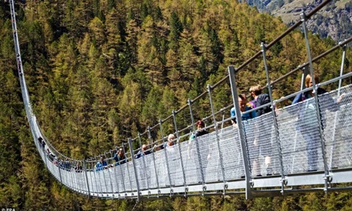 Cầu treo đi bộ dài nhất thế giới mở cửa đón du khách