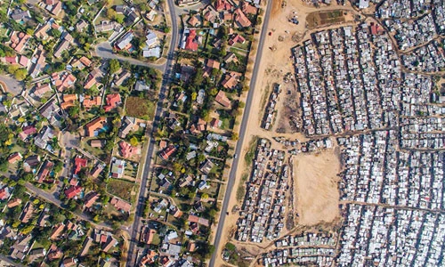 Những bức ảnh “bóc trần” ranh giới giàu nghèo ở Nam Phi