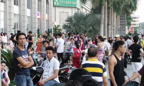 Khói mù mịt ở tòa nhà Parkson, dân hoảng loạn tháo chạy