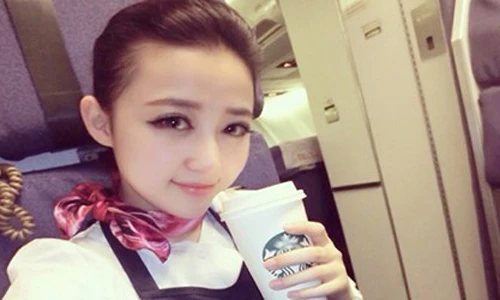 Những nữ tiếp viên hàng không gây sốt vì quá xinh