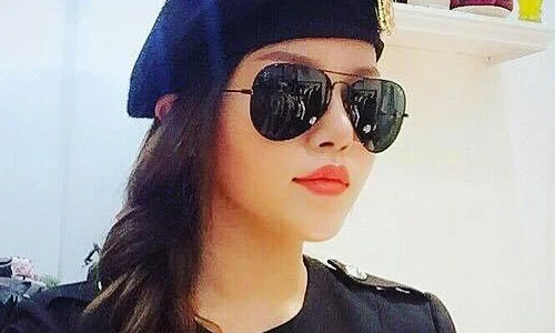 Bạn gái “búp bê” của nam chính Sống chung với mẹ chồng