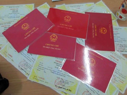 Bao nhiêu quan Việt xài bằng cấp không hợp pháp? 