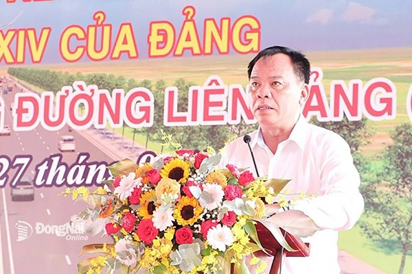 Chủ tịch UBND tỉnh Đồng Nai Võ Tấn Đức phát biểu tại lễ khởi công dự án. Ảnh: Phạm Tùng duong-lien-cang-2.jpg