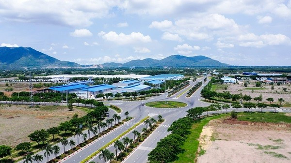 Nhiều doanh nghiệp địa ốc lớn đang chuyển hướng đầu tư vào lĩnh vực khu công nghiệp. Ảnh minh họa kcn.jpg