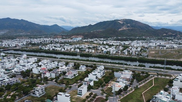 Khánh Hòa sẽ kiểm tra, chấn chỉnh hoạt động của các sàn giao dịch và cá nhân môi giới bất động sản. Ảnh minh họa khanh-hoa-1.jpg