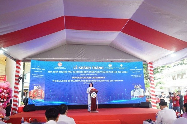 Phó Chủ tịch UBND TP HCM Trần Thị Diệu Thúy phát biểu tại buổi lễ. Ảnh: Hà Trang khoi-nghiep-3.jpg