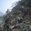Hiện trường xe buýt lao xuống vực ở Nepal, hàng chục người thương vong