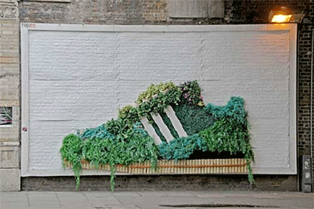 Hãng giày Adidas chọn cách quảng cáo đơn giản mà vô cùng tinh tế.