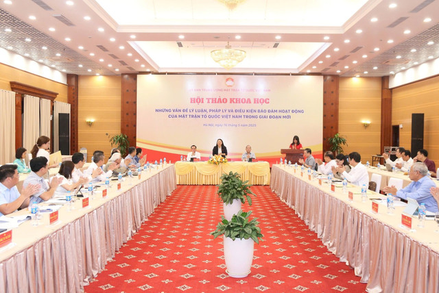 Các đại biểu tham dự Hội thảo Những vấn đề về lý luận, pháp lý và bảo đảm điều kiện hoạt động của MTTQ Việt Nam trong giai đoạn mới. Ảnh: Tiến Đạt. hoi-quan-chung2.jpg