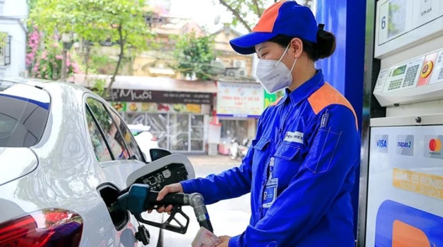Giá xăng dầu tăng từ 15h hôm nay. Ảnh minh họa gia-xang.jpg