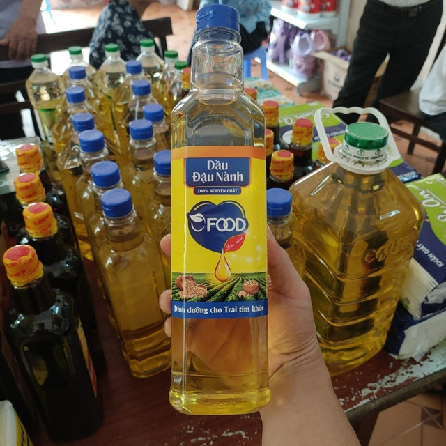 Nhãn hiệu dầu ăn Ofood của Công ty Nhật Minh Food. Ảnh: Thị trường tài chính dau-an1.jpg