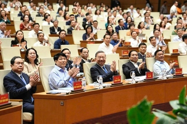 Tổng Bí thư Tô Lâm và lãnh đạo Đảng, Nhà nước dự Hội nghị toàn quốc quán triệt Nghị quyết 66, Nghị quyết 68 của Bộ Chính trị, sáng 18/5. (Ảnh: Tiền Phong) bo-chinh-tri.jpg
