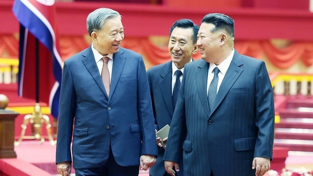 Tổng Bí thư Đảng Lao động Triều Tiên, Chủ tịch Quốc vụ Triều Tiên Kim Jong Un đón Tổng Bí thư Tô Lâm. (Ảnh: TTXVN) trieu-tien.jpg