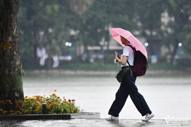 Thời tiết Hà Nội còn mưa giông nhiều vào chiều tối. Ảnh minh họa: Nam Khánh thoi-tiet.jpg