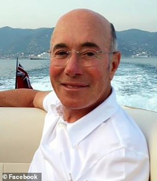 David Geffen bị chỉ trích vì đăng ảnh cách ly trên du thuyền hạng sang giữa lúc dịch bệnh bùng phát. Ảnh: Facebook tiec-xa-hoa2.jpg