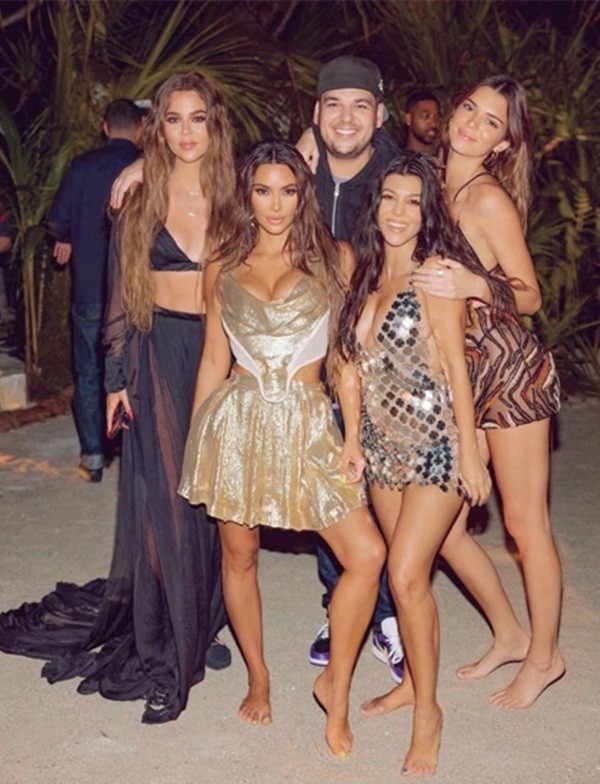 Kim Kardashian bị chỉ trích vì tiệc sinh nhật xa hoa. Ảnh: Kim Kardashian tiec-xa-hoa3.jpg
