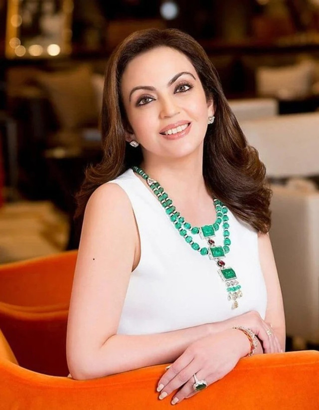 Vợ tỷ phú Ambani nổi tiếng với lối sống xa hoa. Ảnh: Getty dien-thoai2.jpg