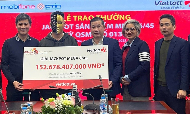 Người trúng giải Jackpot Mega nhận thưởng hơn 152 tỷ đồng. Ảnh: Vietlott trung-so2.jpg
