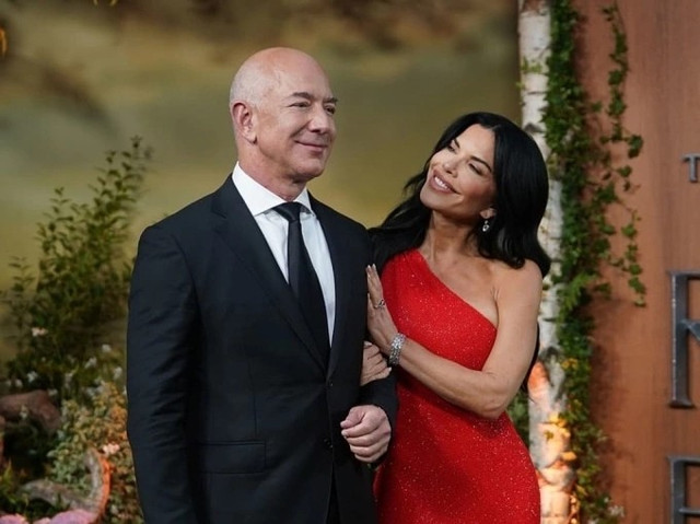 Tỷ phú Jeff Bezos và cựu MC Lauren Sánchez sẽ tổ chức đám cưới vào cuối tháng này. Ảnh: PA ty-phu.jpg