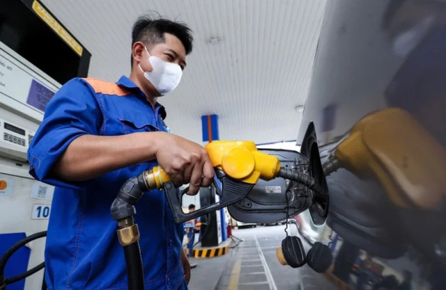 Giá xăng tăng từ 15h chiều 26/6. Ảnh: Báo Chính phủ gia-xang.jpg