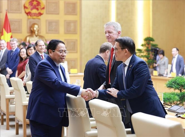 Thủ tướng Phạm Minh Chính với các doanh nghiệp Vương Quốc Anh. Ảnh: Dương Giang/TTXVN thu-tuong2.jpg