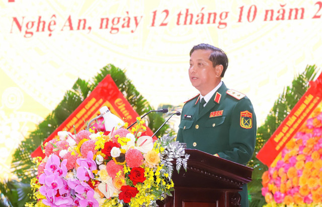 Trung tướng Hà Thọ Bình - Tư lệnh Quân khu 4, trình bày diễn văn lễ kỷ niệm. (Ảnh: Thành Duy). Trung tướng Hà Thọ Bình - Tư lệnh Quân khu 4, trình bày diễn văn lễ kỷ niệm. (Ảnh: Thành Duy).