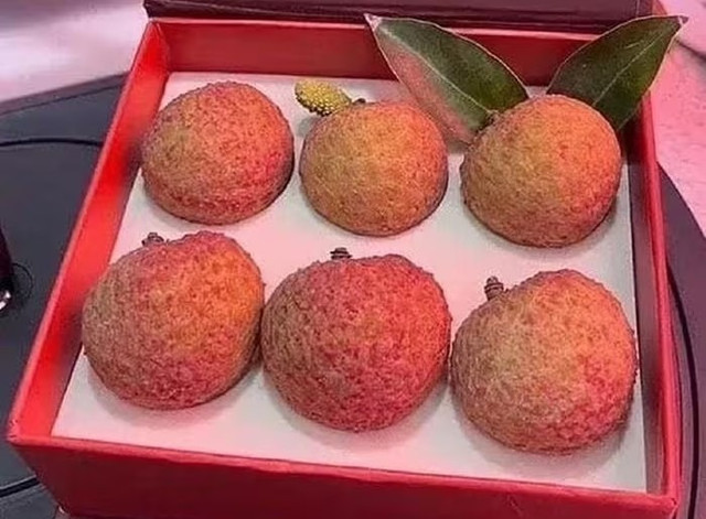 6 quả vải Gualu giá hơn 1 tỷ đồng. Ảnh: Chinanews vai1.jpg