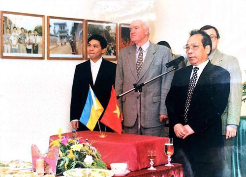 Câu chuyện khởi nghiệp thăng trầm của 6 tỷ phú Việt Nam được Forbes vinh danh - Hình 2 Cau chuyen khoi nghiep thang tram cua 6 ty phu Viet Nam duoc Forbes vinh danh-Hinh-2